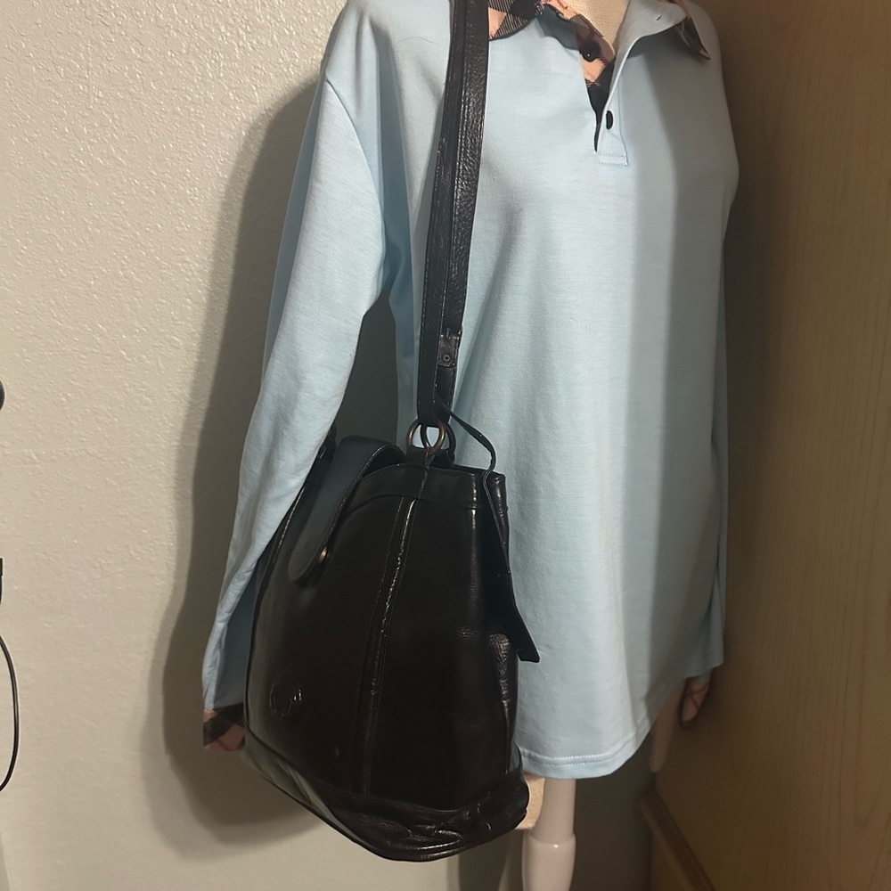 Elegant Black Leather Tote Bag - Picture 7 of 9
